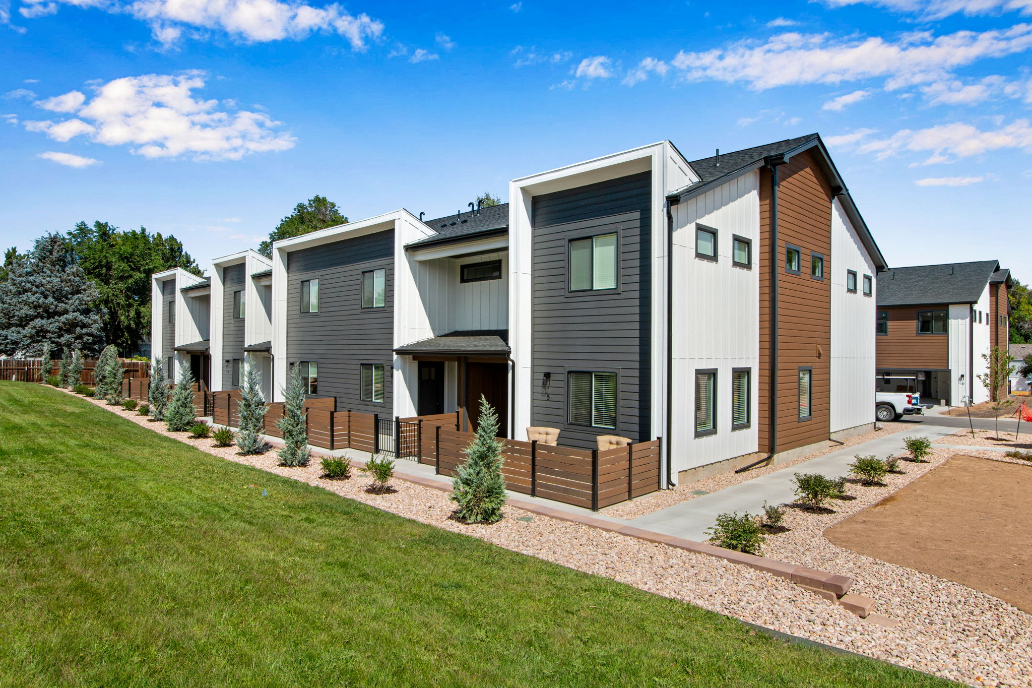 2-web-or-mls-2947-w-20th-st-5